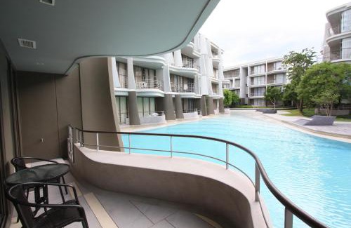 Hua Hin Apartment | บ้านแสนคราม ห้องติดสระ Baan San Kraam HUA HIN Family Room - Pool Access