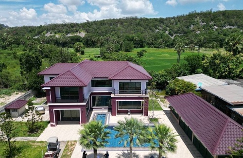 Cha-am Villa | พูลวิลล่าหน้าเขา เปิดให้บริการแล้วค่ะ ด้านหน้าติดถนนเพชรเกษม ด้านหลังวิวภูเขา