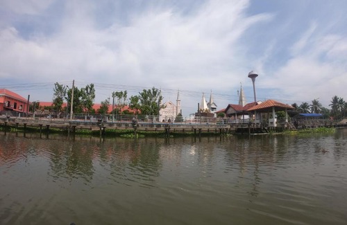 Wat Phleng House | เรือนจันทร์หอมโฮมสเตร์