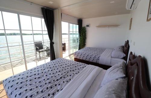 Khlung Boat Rental | แพ The RAFT Chanthaburi