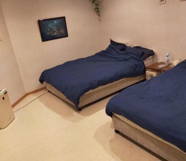 Taketomi-jima Taketomi-cho Apartment | チアーズ 離島ﾀｰﾐﾅﾙ歩4分 ﾌﾟﾛｼﾞｪｸﾀｰ有 WiFi無料 ﾀﾞｰﾂ有 無料P1台分付