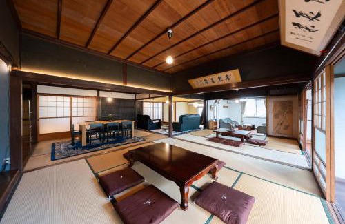 Kurashiki Apartment | 倉敷の宿Retreat KOBAYASHI 1棟貸切 1日1組限定 11LLDDK 520平米 102年前の伝説の建物 瀬戸内芸術祭2025 直島 美観地区 最大10名 駐車場3台 ベッド8台