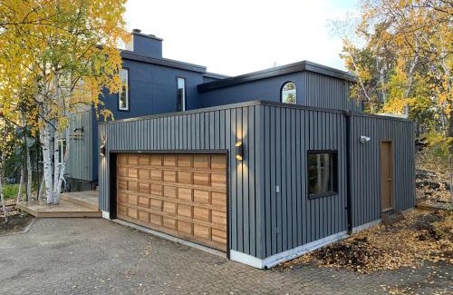Yellowknife Bed & Breakfast | 好丘。Hacho House