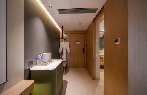 Nan An Hotel | 季汀国际酒店交通大学轻轨站店