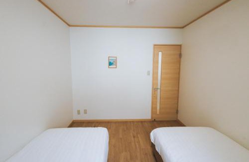 Miyakojima House | 宮古島 White Shisa ホワイトシーサー
