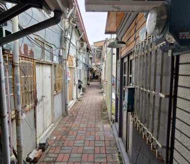 West Central District House | 小巷窄