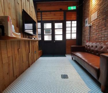 West Central District House | 小巷窄