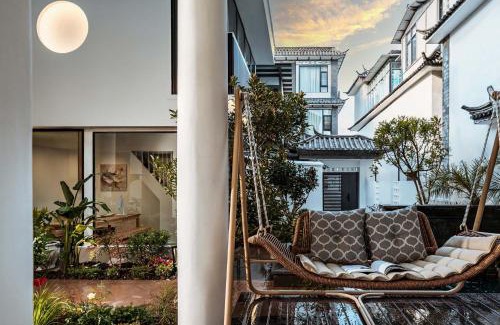 Dali Ancient Town Hotel | 山也云也大理古城南门店