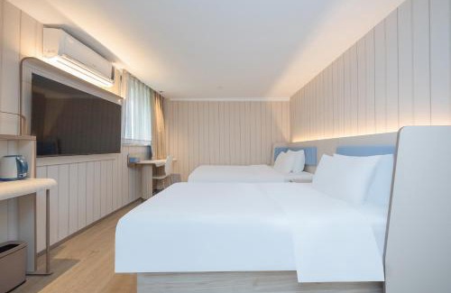 Pudong Hotel | 汉庭上海浦三路地铁站酒店