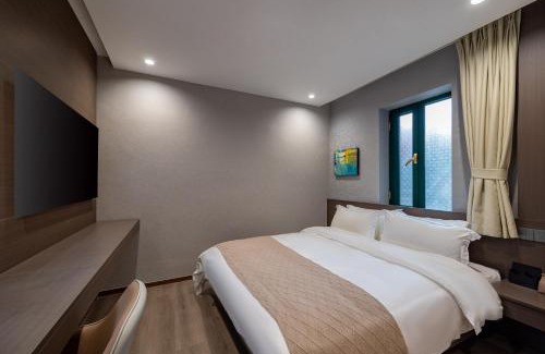 Zhanqiao Hotel | 沃德观云里酒店青岛栈桥中山路站