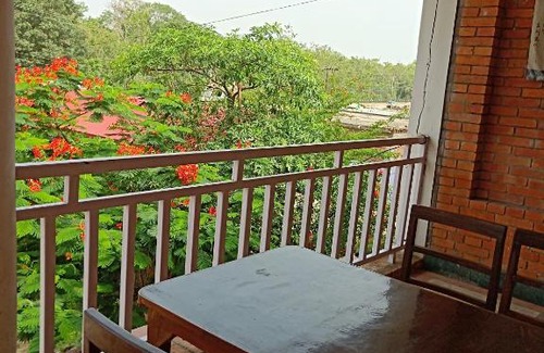 Lumbini House | 行者之家SUNFLOWER