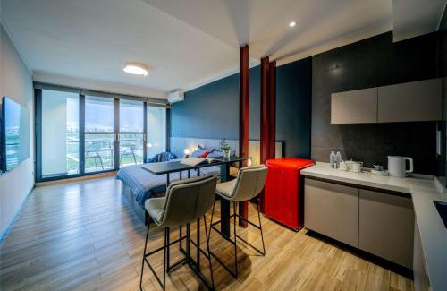 Longkan Bed & Breakfast | 观山月客栈