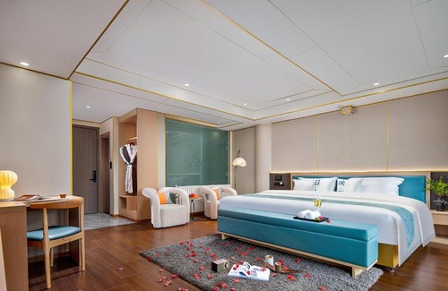 Dujiangyan Hotel | 都江堰青城山暮山映雪溶洞汤池酒店