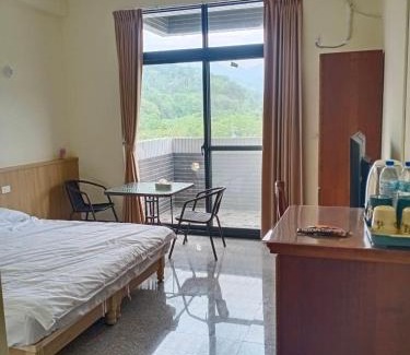 Zhongliao House | 長龍客棧