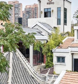 Wuchang Hotel | 隐居伴山黄鹤楼昙华林店
