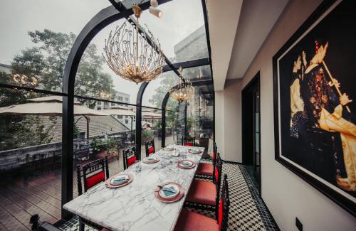 Wuchang Hotel | 隐居伴山黄鹤楼昙华林店