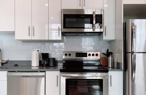 Logan Square Apartment | 黑珍珠 | Nero d'Avola Studio at City Hall
