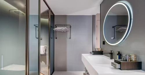 Jinghong Hotel | 龚禧里初见版纳店