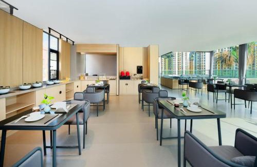 Jinghong Hotel | 龚禧里初见版纳店