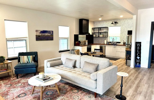 East Riverside House | ꕥ The Texas Bluebonnet ꕥ 1.1 mi to Baylor, & 1.8 mi to Magnolia Silos!