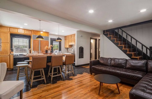 Jeffersonville - Clarksville House | ꕥLuxꕥHeated* Pool/Hot Tub/Gamerooms/Firepit/Outdoor Shower/Bunks