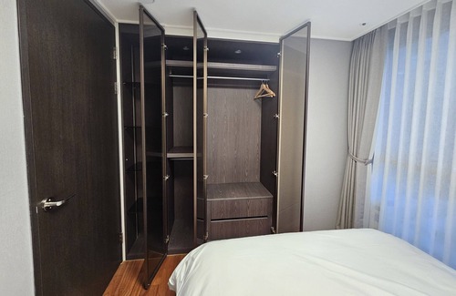 Seocho-dong Apartment | 강남 럭셔리 2룸 3베드