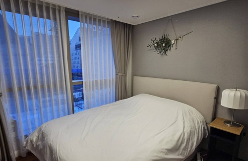 Seocho-dong Apartment | 강남 럭셔리 2룸 3베드