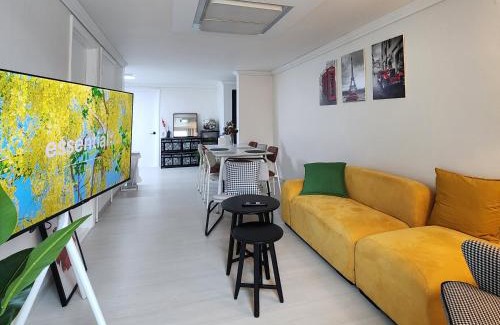 Sangam-dong Apartment | 공항에서 환승없이 도착하는 합법숙소 역에서 3분거리 홍대1정거장 방3화장실2