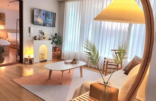 Seo-Gu Apartment | 운천 스테이 #운천역3분 #상무지구 #ktx송정역 #광주공항 #김대중컨벤션#1층독채#전용무료주차