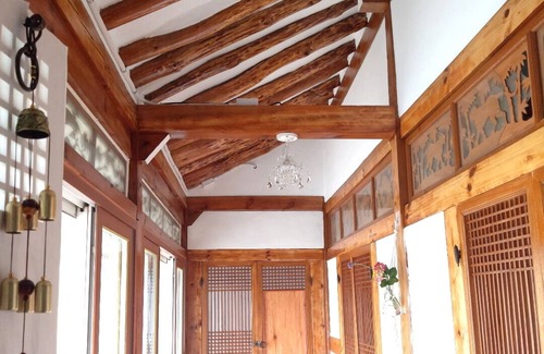 Goheung House | 월인천강spaceworin (for your rest and inspiration): Only one moon makes 1000 rivers
