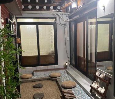 Jegi-dong Apartment | 전통한옥체험 자쿠지 무료 독채 프라이빗한 촌캉스 체험 최대6인
