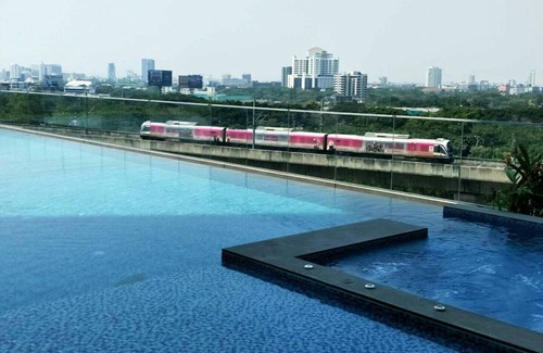 Suan Luang Condo | 0 Minute to Airport Link - 15 minutes to downtown Bangkok