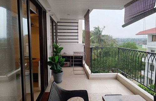 Saunta Vaddo House | 01-2bhk Pool view Wifi Gym Jacuzzi-Baga North Goa