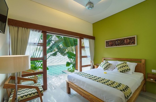 Jimbaran Hotel | 01 Deluxe room With Pool Access and Pool View