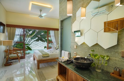 Jimbaran Hotel | 01 Deluxe room With Pool Access and Pool View