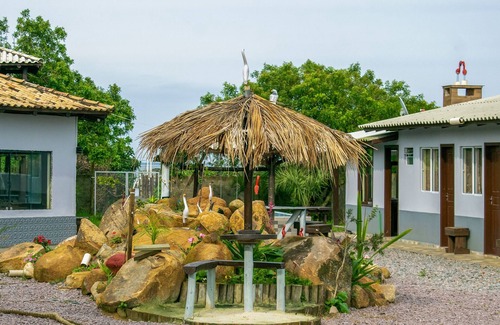 Portinho House | 01 Double Room - Air conditioning | WiFi | TV - Facing the Santo Antônio Lagoon