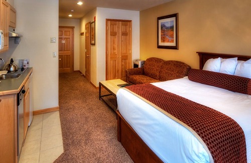 Four O'Clock Condo | 03/28/25- 04/04/25 Grand Timber Lodge Ski-In Ski-Out Condo - Sleeps 8 in Beds