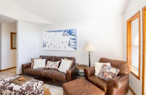 Upper Village House | #03 Arrowhead Point