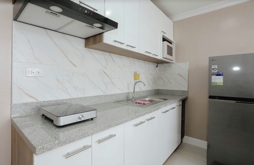Lapu-Lapu Condo | 04DMP Beautiful and Brand New Condo Next to Mactan Newtown 04d