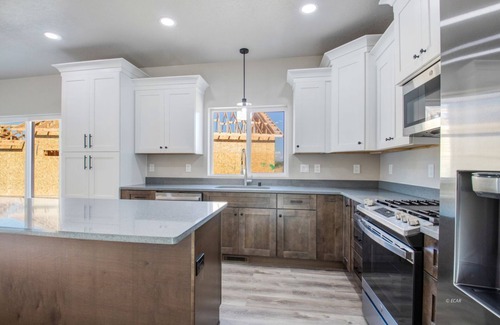 Elko House | #07 3-bedroom new house in Elko with WiFi, AC. Enjoy a peaceful getaway