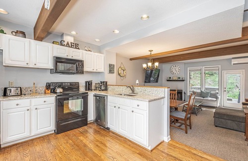 McHenry House | 08 Winding Way | Ski In/Out, Lake Views!