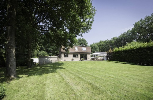 Wingene House | 1,000 sqm / 11,000 sq ft of privacy in the woods near Bruges.