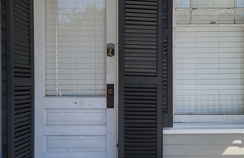 Galveston Apartment | 1/1 King in Heart of Historic District with Extras!