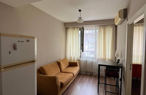 Zeytinburnu Apartment | 1+1 private apartment in a secure block, wifi, pool, self cooking, central,metro