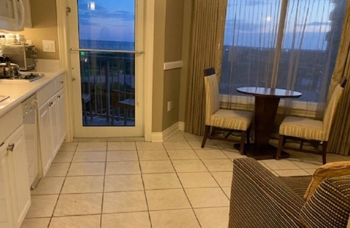 Galveston Resort | 1/1 Resort On Beach, Private Balcony wi/Pool/Gulf View, Fully Equipped Kitchen
