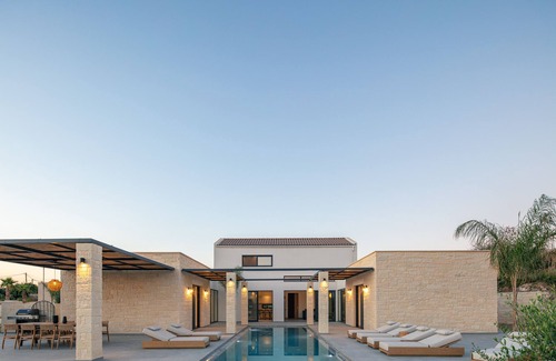 Chorafakia Villa | 1,2 Km from the beach, close to Chania, 40m2 private pool and sea views!
