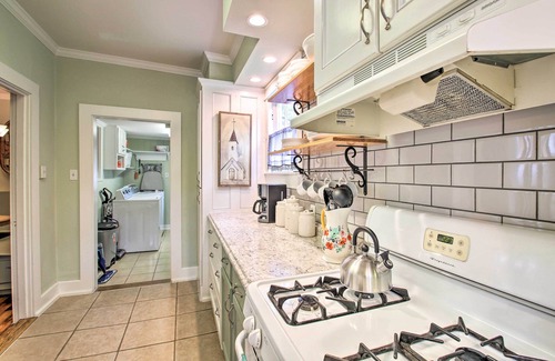 Hot Springs Cottage | 1/2 Mi to Hot Springs Nat'l Park: Cottage w/Patio