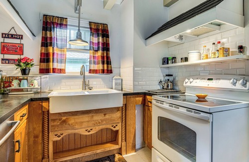 Speedway House | 1/2 Mi to Indy Motor Speedway: Home w/Yard!