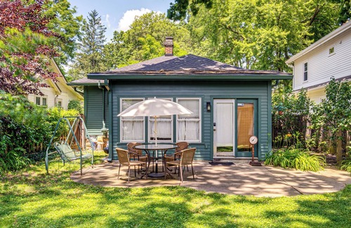 Speedway House | 1/2 Mi to Indy Motor Speedway: Home w/Yard!