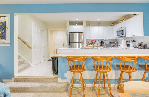 Hancock Condo | 1/2 Mi to Jiminy Peak: Condo w/Pool & Hot Tub